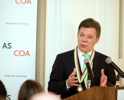 President Santos of Colombia receives the Gold Insigne Award at the Americas Society