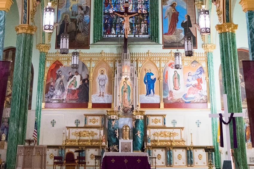 The altar at el Santuario de Nuestra Señora de Guadalupe