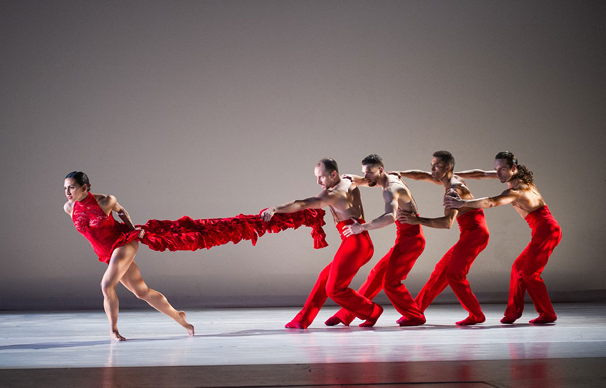 Ballet Hispánico 'Linea Recta.' Courtesy of Paula Lobo / Ballet Hispánico.