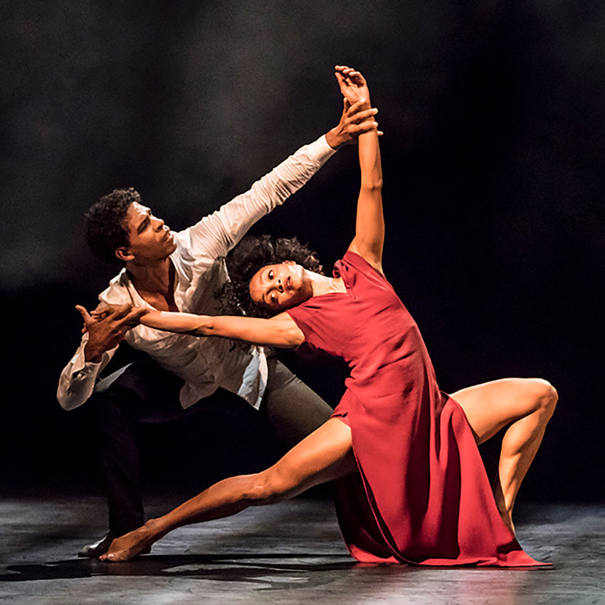 Carlos Acosta & Gabriela Lugo of Acosta Danza in 'Mermaid' by Sidi Larbi Cherkaoui. Courtesy of Acosta Danza / New York City Center.