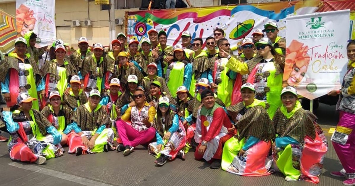 Chiva Periodistica and Comparsa de Carnaval Barranquilla. Courtesy Centro Colombiano Internacional.