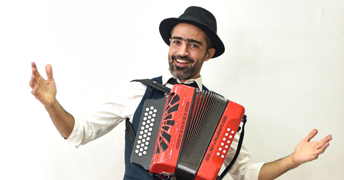 Грегоріо Урібе святкує вихід свого альбому «Hombre Absurdo» в Лінкольн-центрі