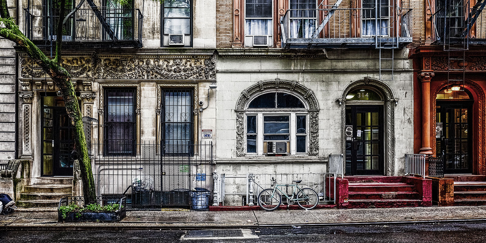 Hell's Kitchen, NYC (Eric Laudonien/Dreamstime)