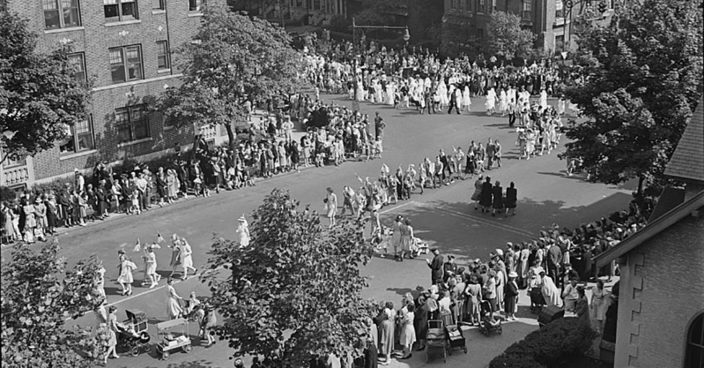 Anniversary Day Parade, Brooklyn 1944. (Howard Hollem/Library of Congress)