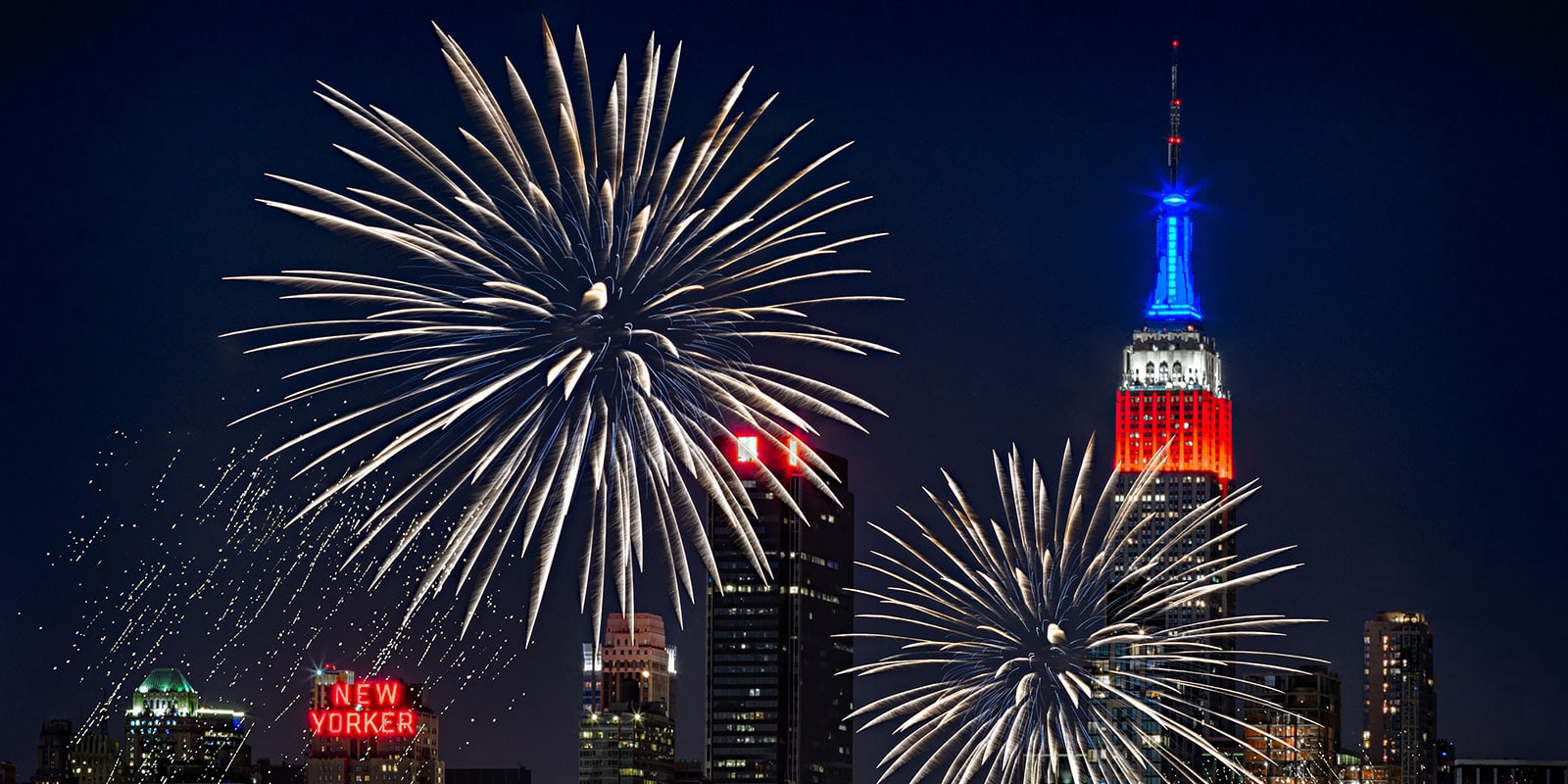 Macy's 4th of July Fireworks on the Hudson River (Eduard4us/Dreamstime)