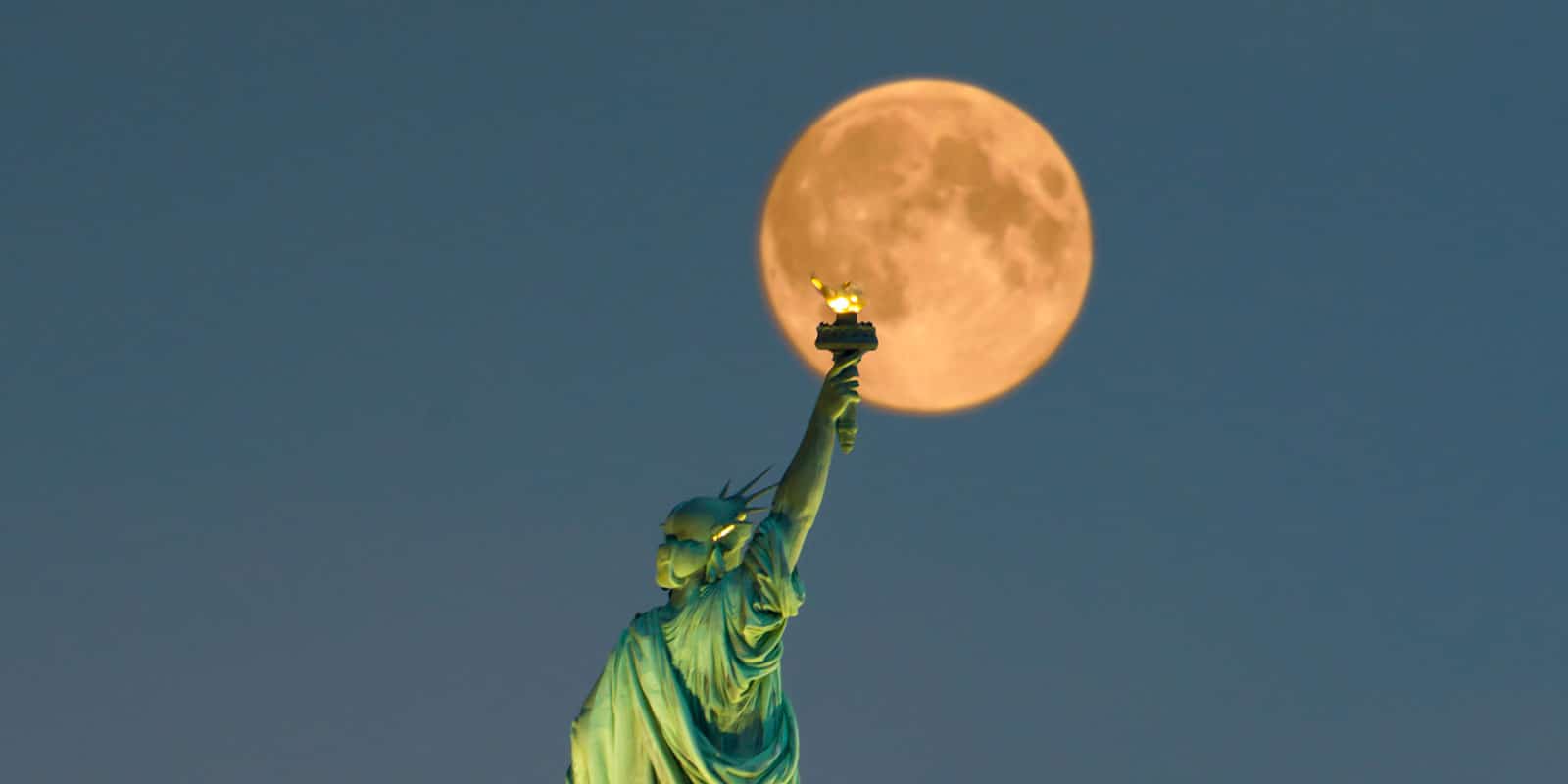 Buck Moon, the July full moon rises over New York City (David M. Sacerdote/Dreamstime)