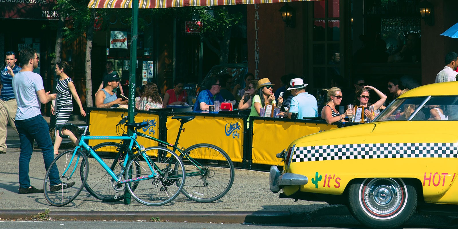 NYC Open Streets / Open Restaurants enables outdoor dining (Valentin Armianu/Dreamstime)