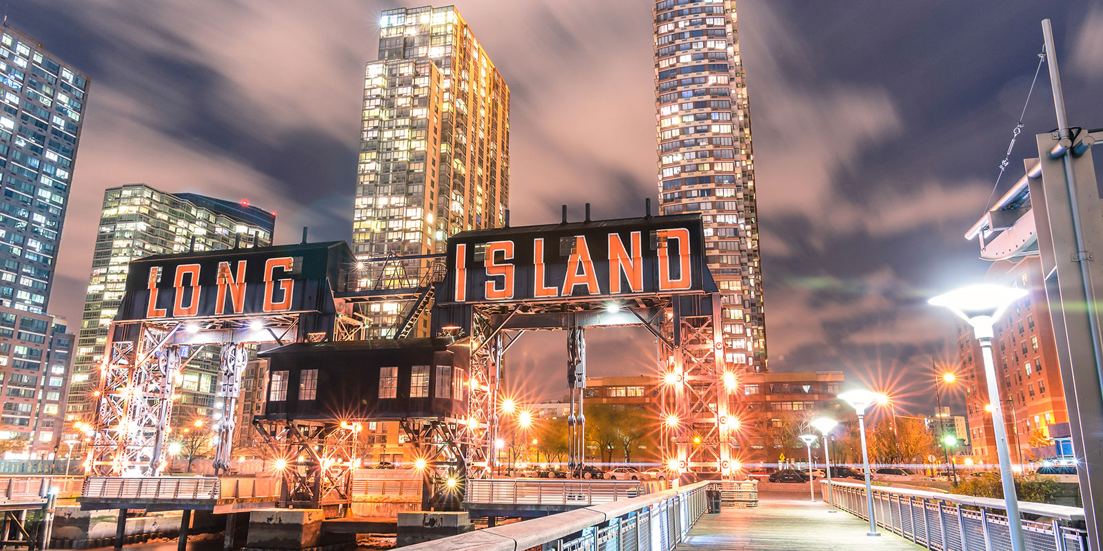 Long Island City Gantry Plaza State Park (Mirko Vitali/Dreamstime)