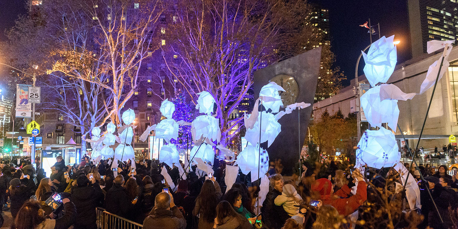 Der Winterabend auf dem Lincoln Square ist vorbei