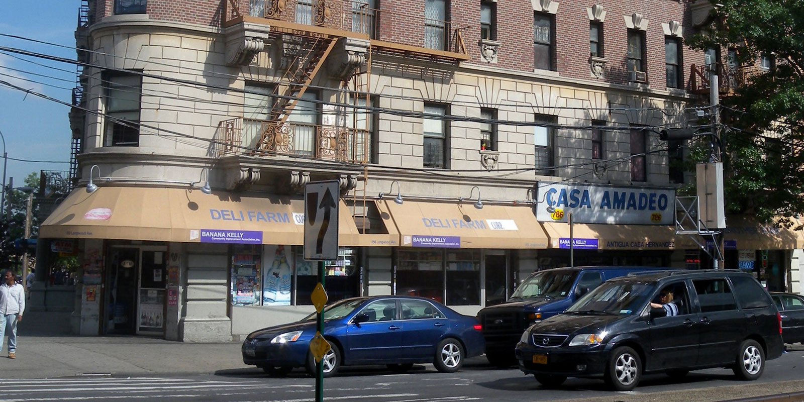 Casa Amadeo Latin music store in Longwood, The Bronx (Jim Henderson/Wikimedia)