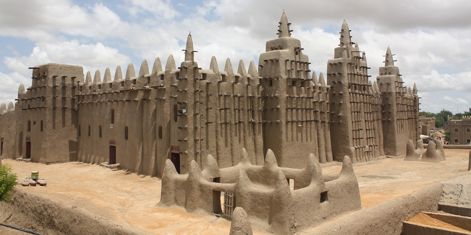 West Africa. The Great Mosque of Djenne Mali. (Sarlay/Adobe)