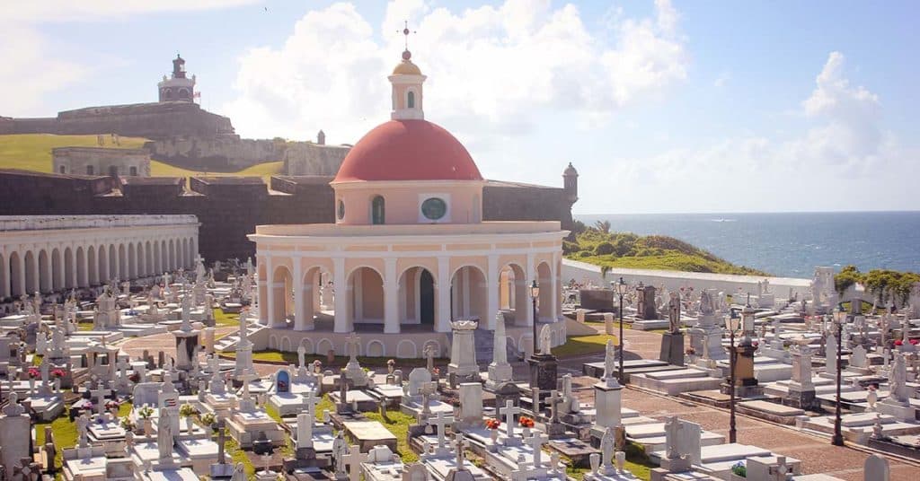 Yewá in pink watches over the Old San Juan cemetery (Ajitha/Adobe)