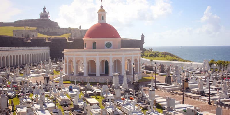 Yewá in pink watches over the Old San Juan cemetery (Ajitha/Adobe)