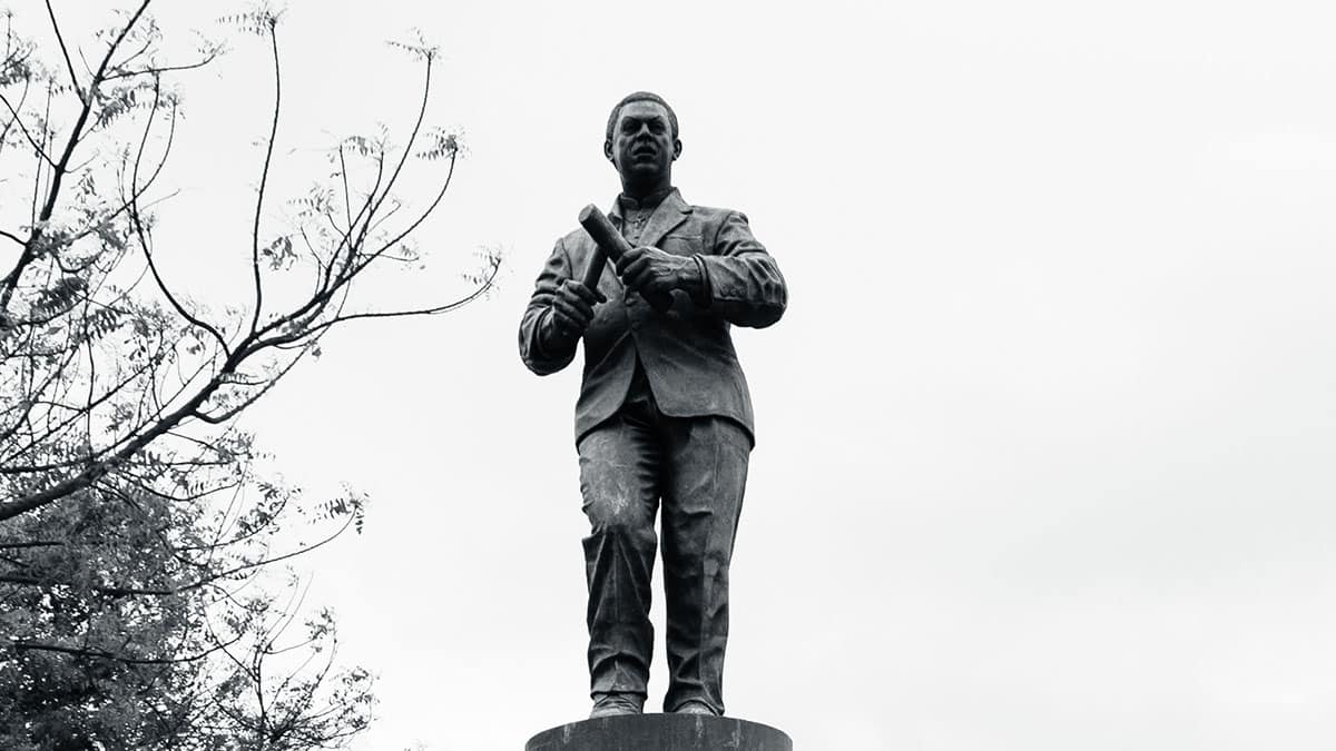 Joe Arroyo statue in Barranquilla, Colombia (camaralucida1/Adobe)