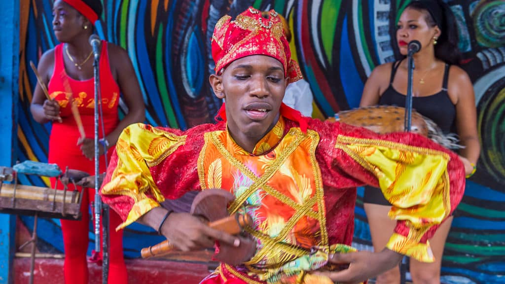 Changó dancer in Cuba (Kobby Dagan)