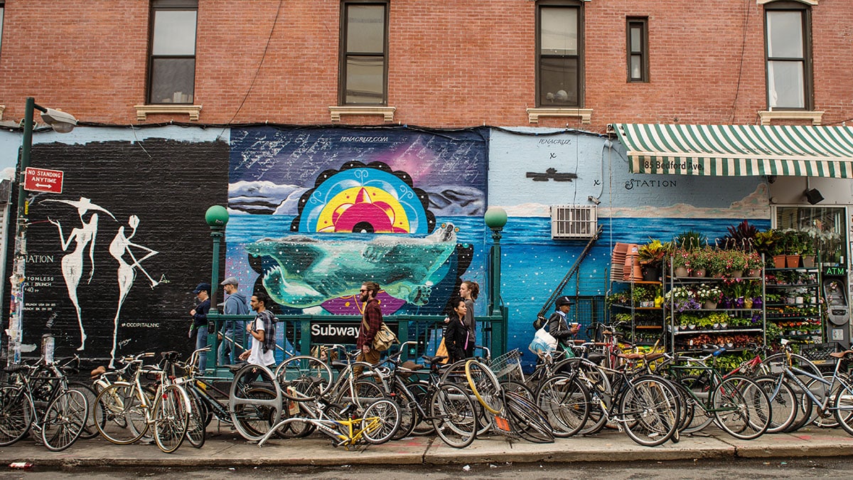 The old L stop at Bedford & N 7th St in Williamsburg, Brooklyn (Jumiss/Dreamstime)