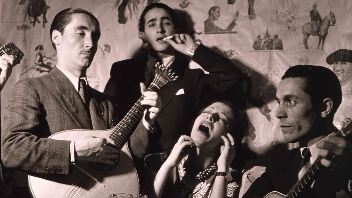 Fado in a Portuguese nightclub in 1946 (Everett Collection/Adobe)