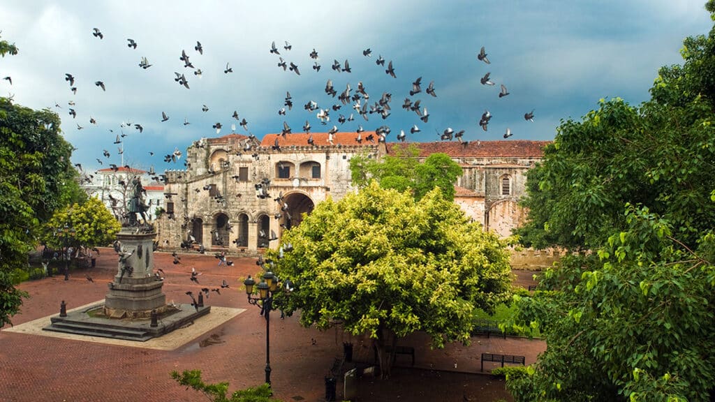 Plaza Colón in the Colonial Zone of Santo Domingo, Dominican Republic ( Ericsh/Dreamstime)