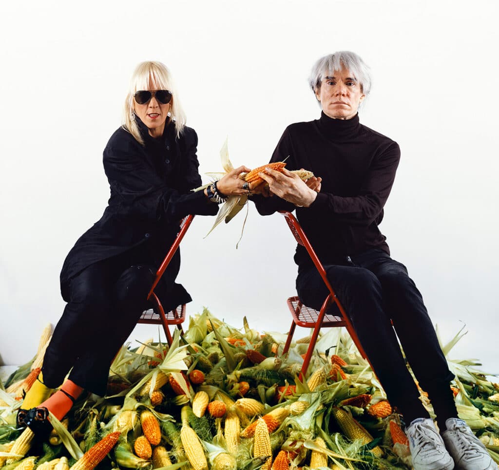Marta Minujín and Andy Warhol, El pago de la deuda externa argentina con maíz, “el oro
latinoamericano” (Paying Off the Argentine Foreign Debt with Corn, “the Latin American Gold”),
the Factory, New York, 1985 / 2011, Chromogenic color print, 36 3/8 × 39 1/4 in. (92.4 x 99.7
cm). Collection of the artist. © Marta Minujín, courtesy of Henrique Faria, New York and
Herlitzka & Co., Buenos Aires.