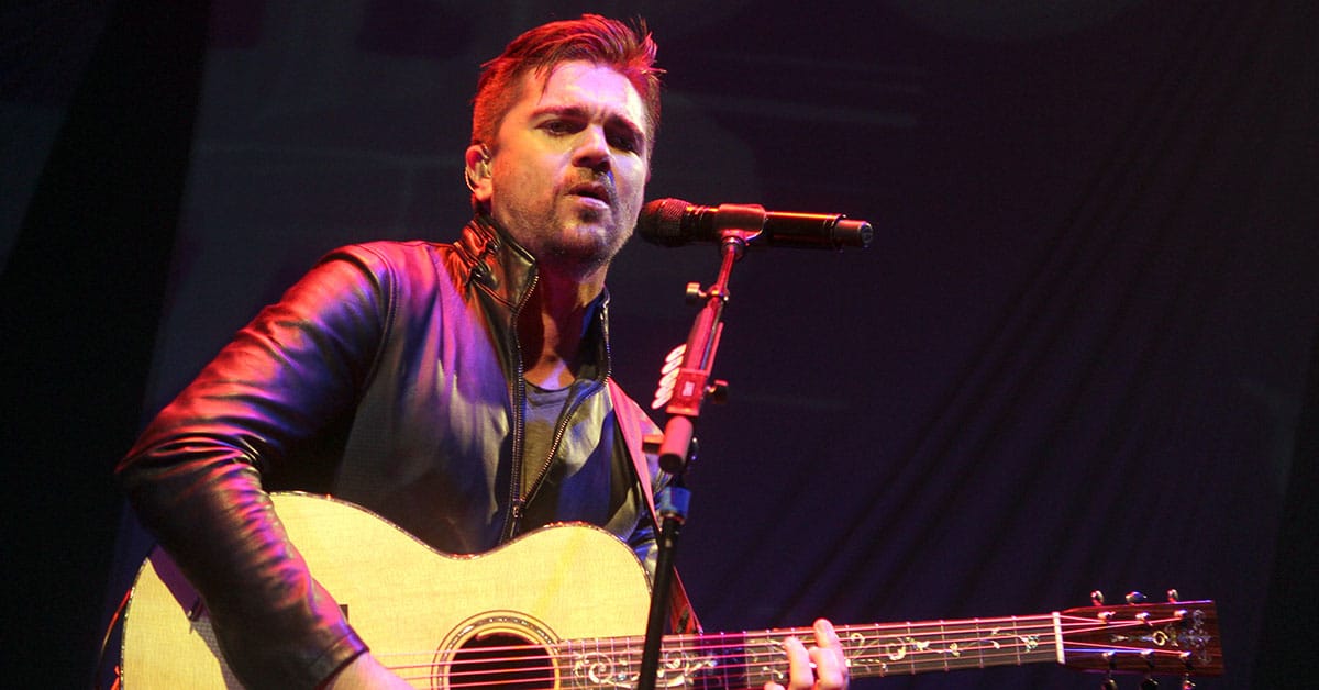 Juanes plays Colombian rock at Radio City Music Hall
